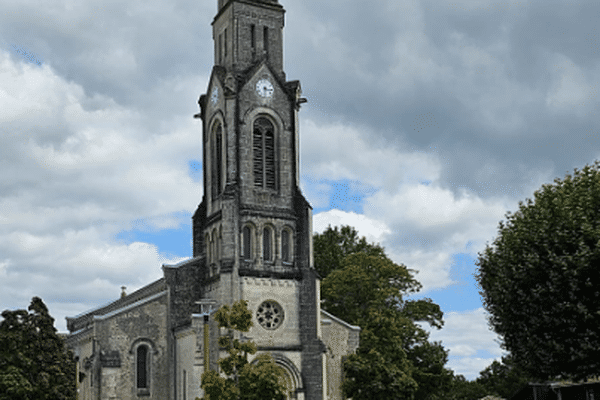 L'église aurait été profanée dans la nuit de samedi à dimanche.