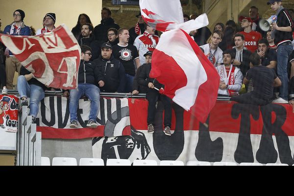 Lors de cette 31e journée, le PSG doit se déplacer à Metz et Monaco reçoit Saint-Etienne. La date des futures rencontres n'a pas été précisée.