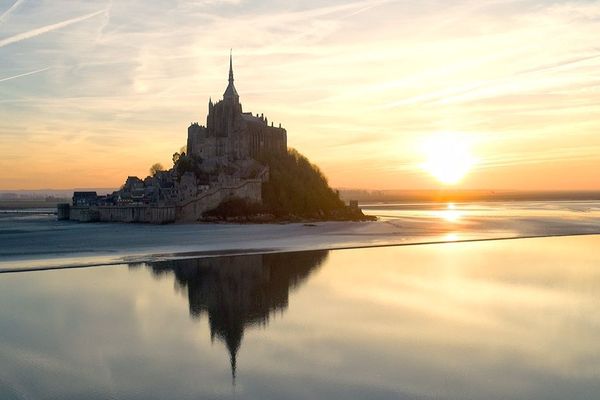 Le Mont Saint Michel, pourtant séculaire, aura sans doute très rarement connu 38°, comme ce sera le cas ce mardi...