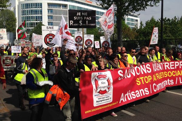 Les petits patrons manifestent à Saint-Denis (93).