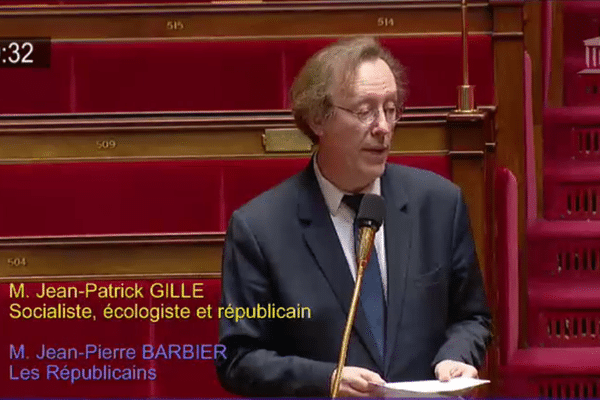 Le député Jean-Patrick Gille à l'Assemblée Nationale lors des Questions au Gouvernement, mardi 31 janvier 2017.