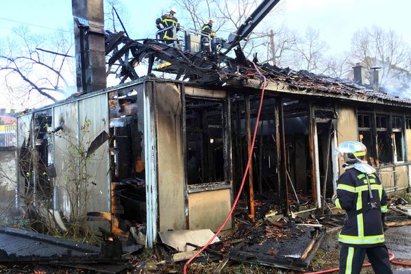 Un incendie s'est déclaré dans des bâtiments désaffectés de la Ville de Mulhouse