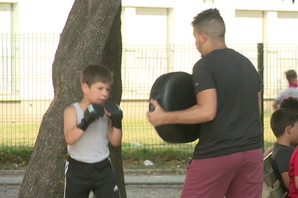 Atelier de boxe dans le quartier Pierrebourg à Guéret. 