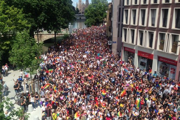 Des milliers de marcheurs et danseurs aux couleurs de l'arc-en-ciel dans les rues de Strasbourg ce 15 juin 2019