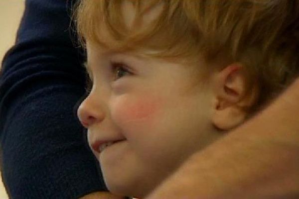 Ce jeune enfant atteint de troubles du spectre de l'autisme pourrait être traité à l'horizon 2022. 