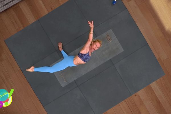 Séance de yoga avec Valérie Copin dans "Alors On Bouge en région"