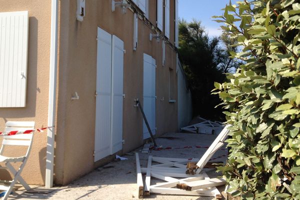 Ils étaient une dizaine sur le balcon lorsque celui-ci s'est effondré samedi soir. 