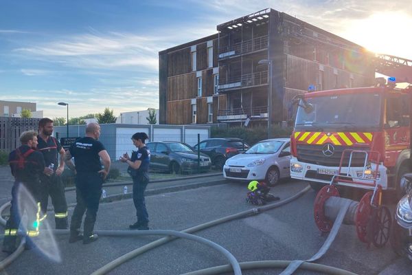 Les pompiers ont pu éteindre le feu en début de soirée.