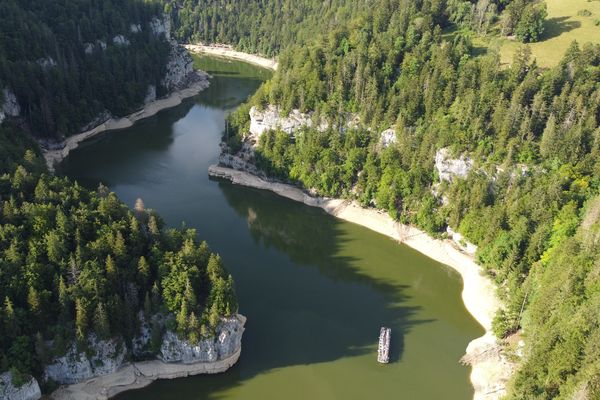 Les professionnels de la navigation doivent s'adapter au bas niveau des rivières.