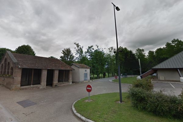 Un différend aurait éclaté sur le parking situé devant le lavoir d'Estissac.