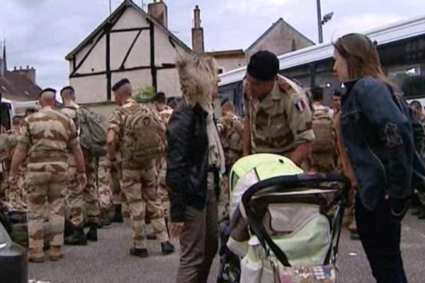 Les militaires du 511e régiment du train d'Auxonne retrouvent leurs proches après une séparation de 6 mois