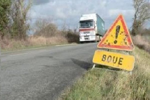 Boue sur la chaussée : attention danger !