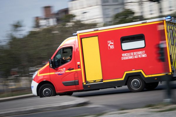 Deux personnes sont mortes aux alentours de 9 h ce mercredi 25 mai dans un accident de la route à Saint-Romain-la-Motte dans la Loire.