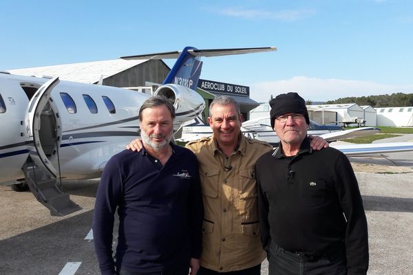 Embarquement immédiat depuis l’aérodrome de Cuers-Pierrefeu avec les pilotes Roger Mounin et Jacques deneux