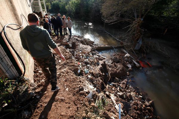 En décembre 2019, le cours de l'eau de l'Agay avait drainé des immondices à la faveur des eaux.