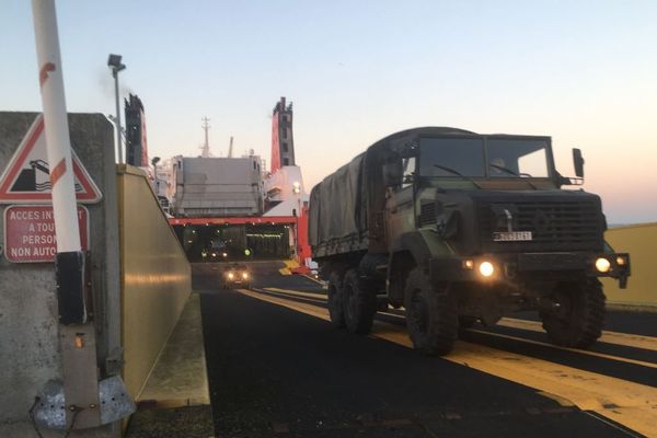 Le 519ème groupe de transit maritime de Toulon en exercice à La Rochelle.