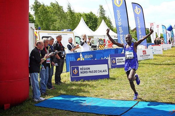 Le Kenyan Titus Masai remporte la Route du Louvre 2015