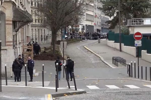 Un adolescent de 16 ans a été mortellement poignardé non loin du lycée Rodin dans le 13 e arr. de Paris.