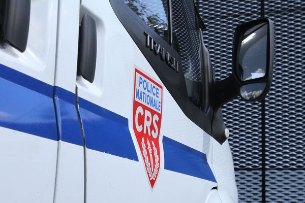 Depuis plusieurs jours, groupes de jeunes et forces de l'ordre s'opposent devant le lycée Malraux à Montataire dans l'Oise (photo d'illustration).