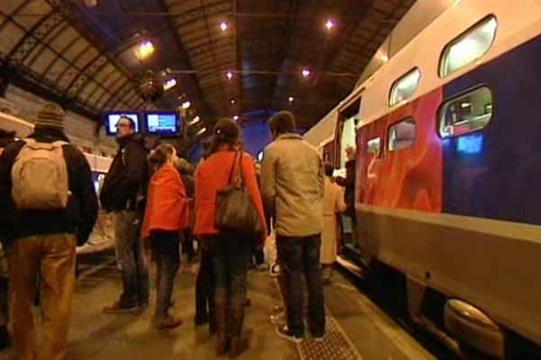 Départ ce matin gare Saint-Jean de Bordeaux du TGV spécial affété par les opposants Aquitains