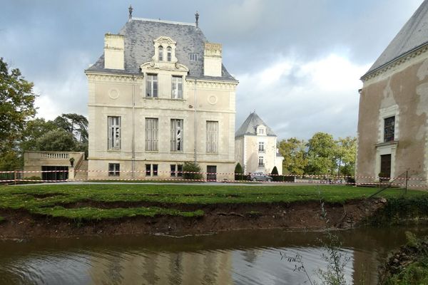 Les douves du château de Vair près d'Ancenis se sont effondrées pendant la tempête Amélie.