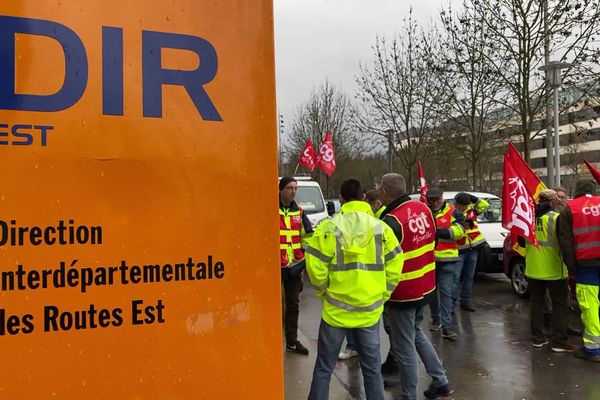 Manifestation des agents de la DIR-Est pour protester contre des risques de suppressions de postes après la fusion des districts de Remiremont et Nancy.
