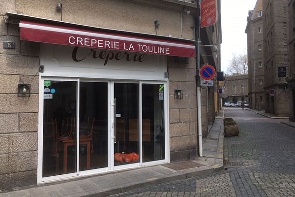 La crêperie "La Touline" fermée comme toutes les crêperies et restaurants de Saint-Malo