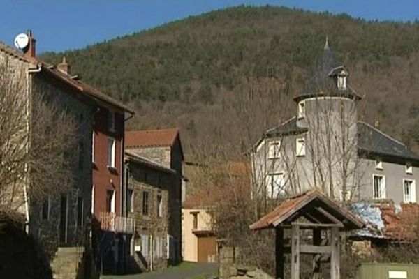 Arlet, 25 habitants, est la plus petite ville de Haute-Loire.