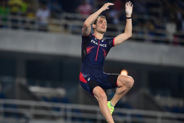 Renaud Lavillenie pendant la finale aux JO de Rio.