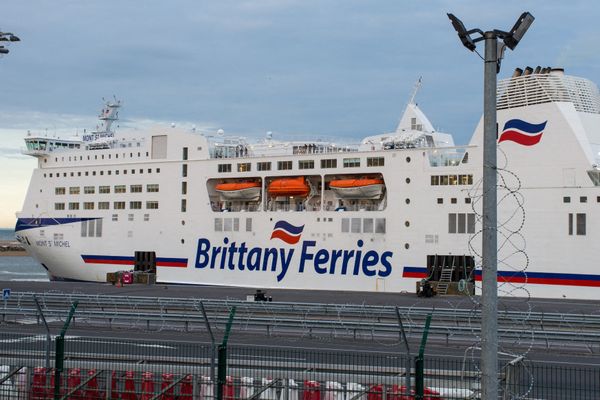 Un navire de la Brittany Ferries à quai à Roscoff