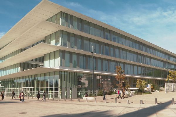 L'Atrium, un équipement montpelliérain unique en France, sur le parvis de la fac de lettres. Ce bâtiment ultra moderne abrite la nouvelle bibliothèque universitaire. Un lieu ouvert à tous et qui sera bientot desservi par la ligne 5 du tramway.