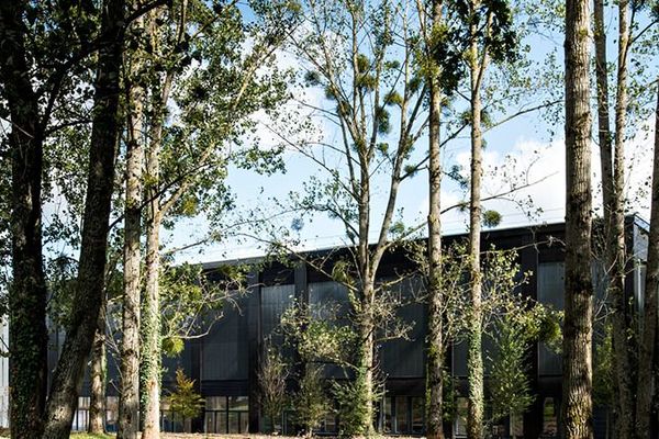 Un bâtiment de l'école d'ingénieurs Centrale Supélec à Gif-sur-Yvette