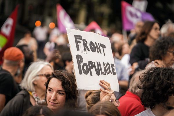 Manifestation à Nîmes en soutien de la démarche du nouveau front populaire.