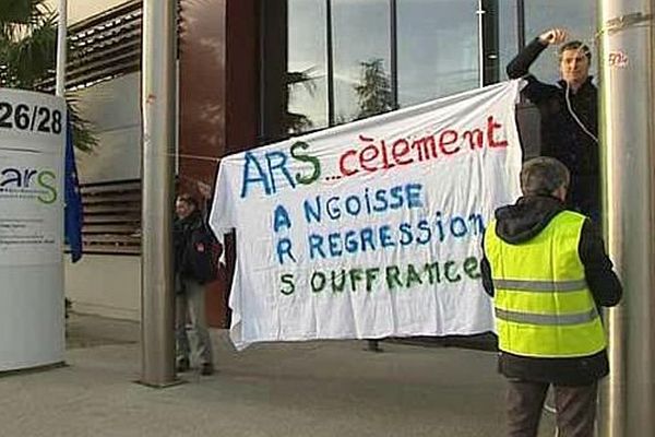 Montpellier - manifestation des salariés de l'ARS contre la réorganisation régionale - 29 mars 2016.