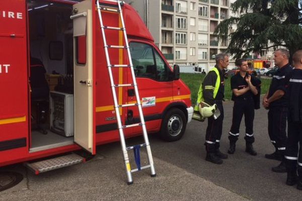 Loire: Un Violent Incendie Ravage Un Immeuble De Cinq étages