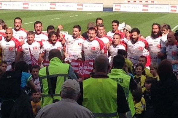 Les rugbymen du LMR  ont entonné leur hymne à Jean Bart devant leurs supporters après leur victoire contre Vannes