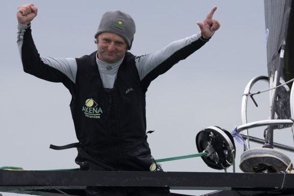 Arnaud Boissières a franchi la ligne d’arrivée du Vendée Globe à 15h 11mn 02s, après 91j 02h 09mn 02s