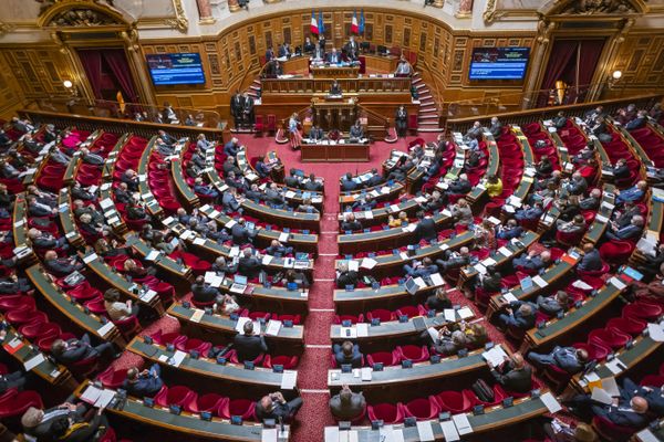 Si la commission mixte paritaire valide une version commune, le Sénat devra revoter le projet de loi. Avant que l'Assemblée nationale ne le fasse à son tour.