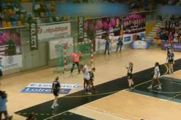 Fleury Loiret Handball - Hypo Nö - 32-22 - Match retour - Palais des Sports d'Orléans - 12 avril 2015