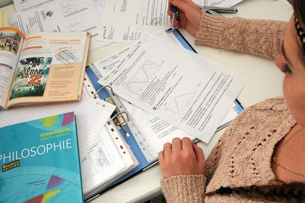 Il reste juste une semaine de révisions avant la première épreuve écrite du BAC.