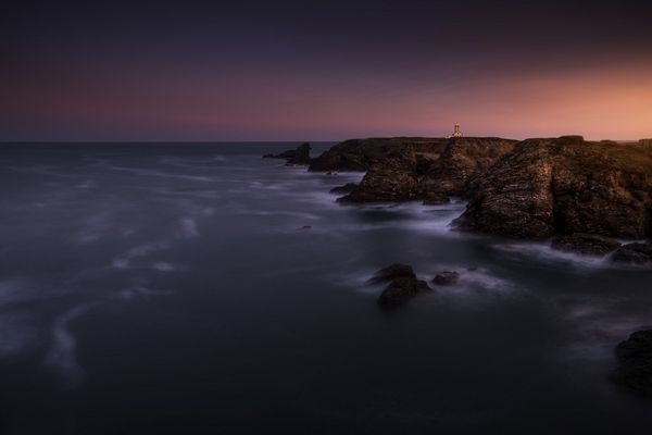 Un trentenaire est décédé après avoir été percuté par une voiture à Belle-Île-en-Mer dans la nuit du samedi 18 au dimanche 19 mai 2024.