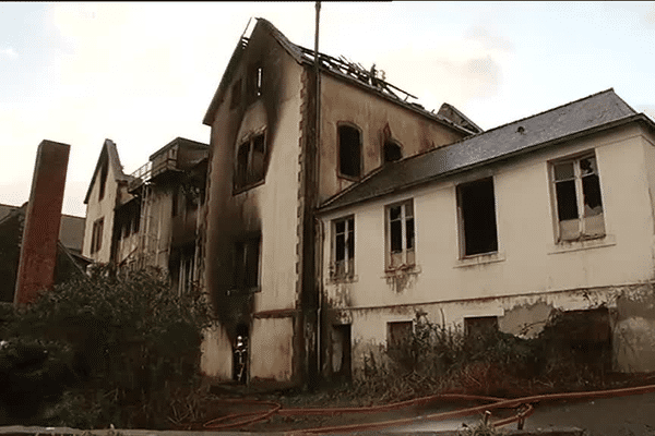 L'hôpital désaffecté de Douarnenez ravagé par un incendie