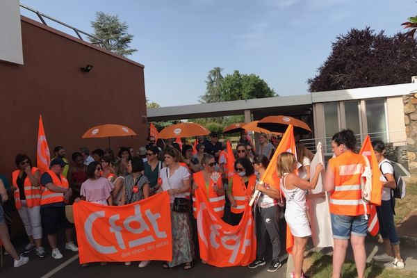 a l'appel de la CFDT, des personnels de l'hôpital de Gaillac sont en grève