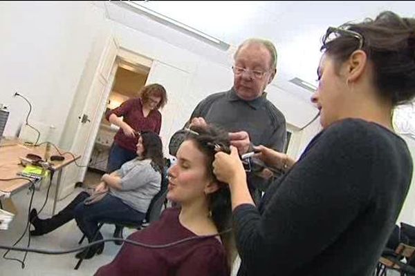 Passage d'Elena à la séance de coiffure