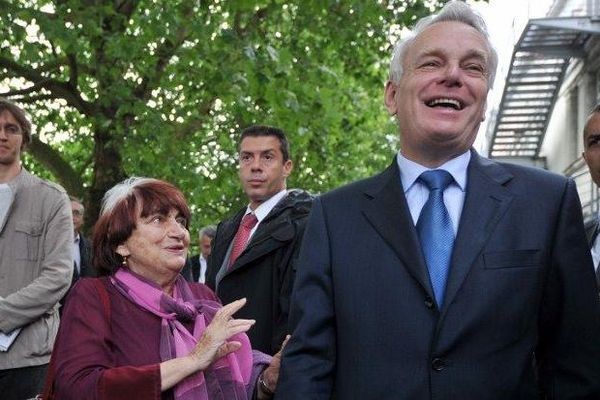 Jean-Marc Ayrault, en compagnie de la réalisatrice de cinéma Agnès Varda à Nantes