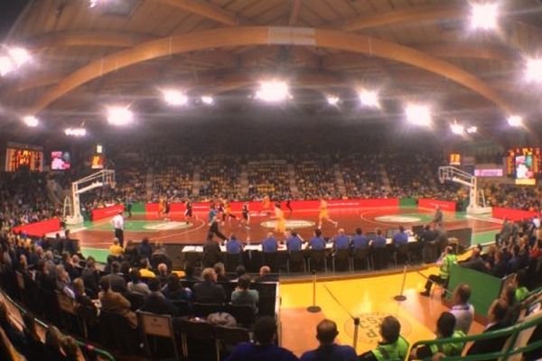 Le Limoges CSP se qualifie en 8ème de finale de l'Eurocup en battant le Paok Salonique 79-61.