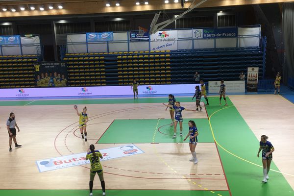 Les handballeuses de Saint-Amand se sont imposées devant Bourg-de-Péage dans une salle vide.