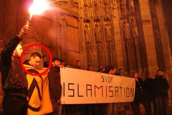 Les identitaires seino-marins devant l'église Saint-Maclou à Rouen le 9 janvier 2015. 