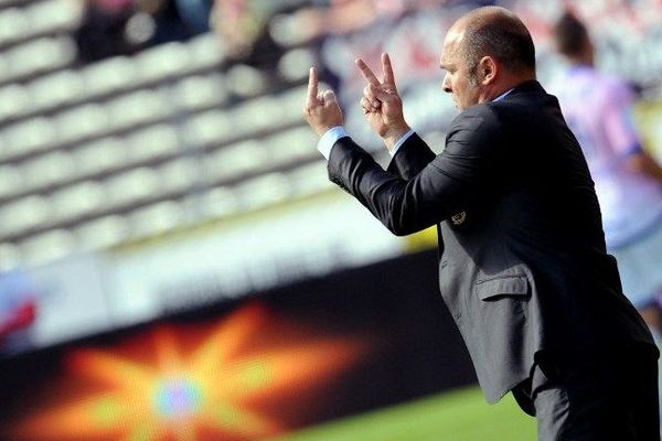 Pascal Dupraz restera bien sur le banc des Roses la saison prochaine et même les suivantes! Les dirigeants du club l'ont reconduit jusqu'en juin 2017. 