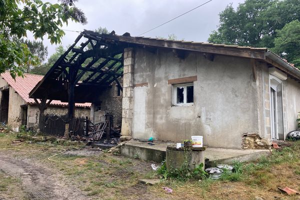 Une maison touchée par la foudre vendredi soir à Casteljaloux (47).